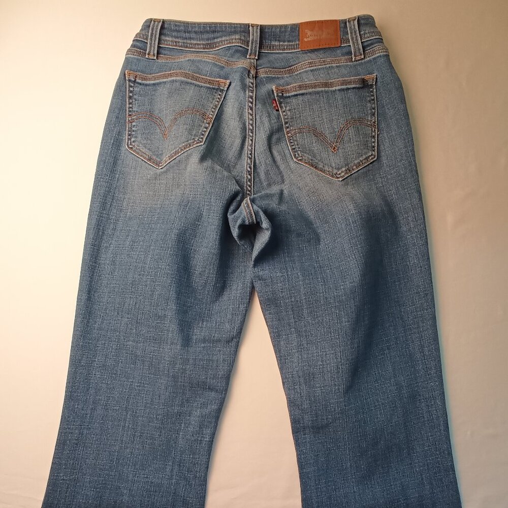 Levi's Jeans Size 6 Low Rise Boot Cut Medium Wash - Picture 3 of 9